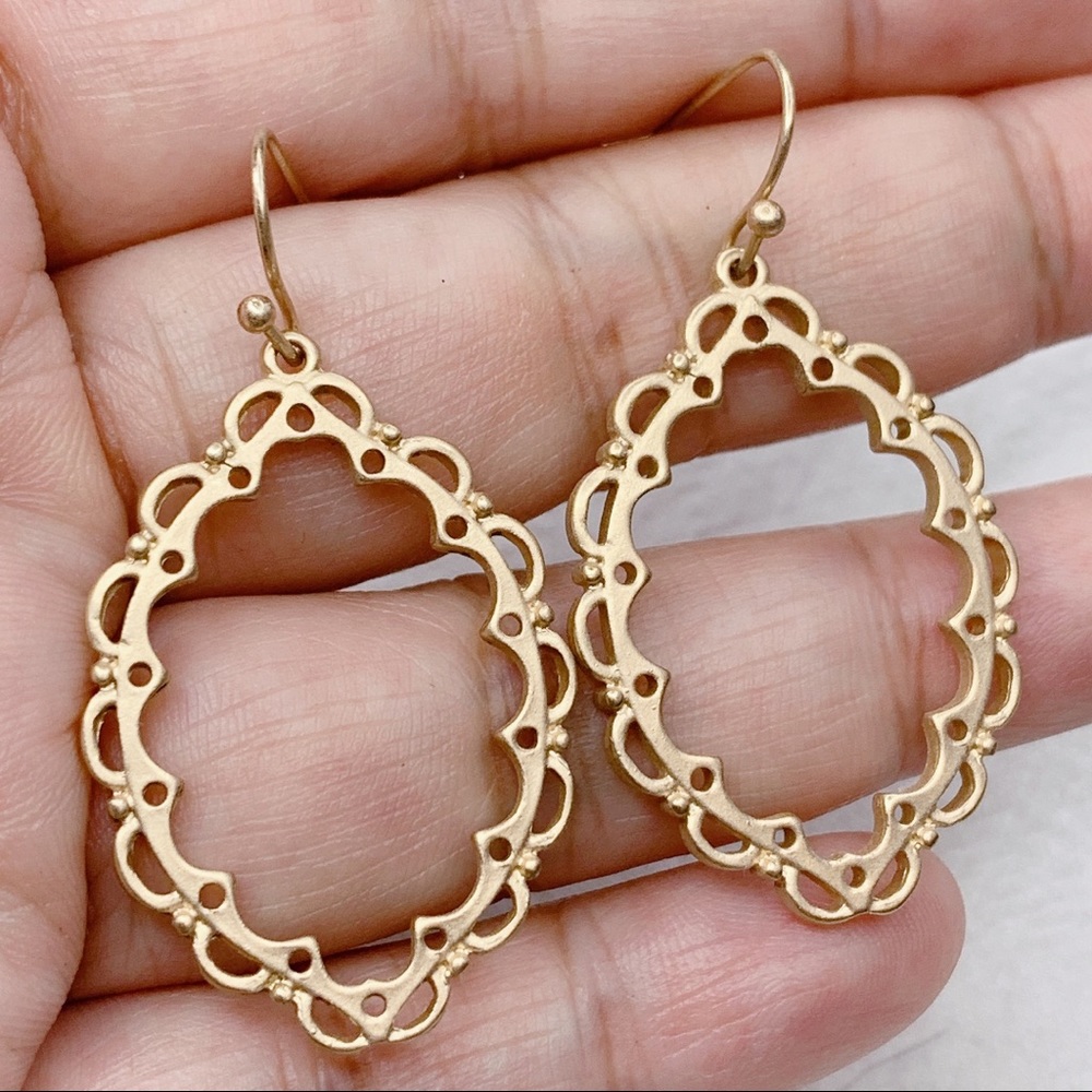 ❣️$25/3❣️ Gothic Style Matt Gold Plated Dangle Earrings - Picture 3 of 8